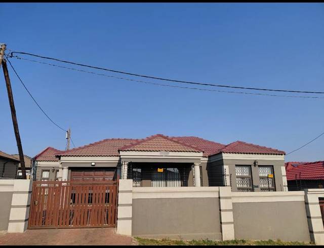 4 BEDROOM HOUSE FOR SALE IN CLAYVILLE